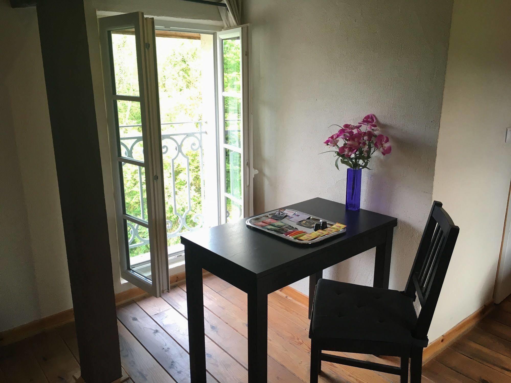 Domaine Du Moulin De Champie - Versailles - Gites & Suites Feucherolles Extérieur photo